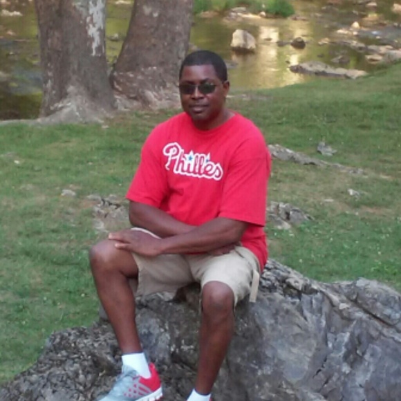 Profile Picture of Ivan King (@kingfish523) on Poshmark