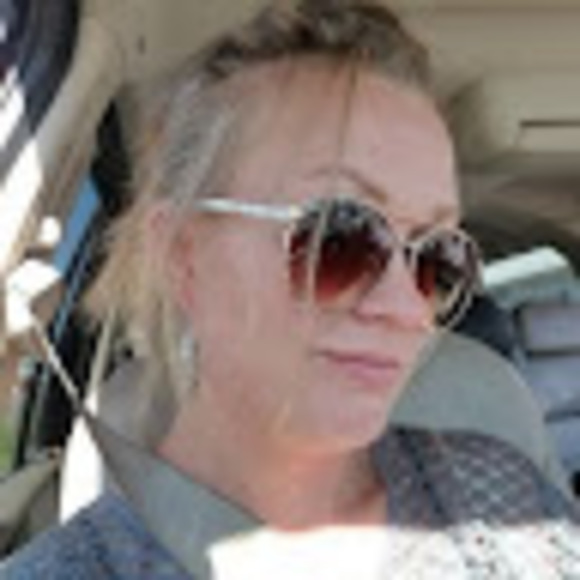 Profile Picture of Nichole Fischbach (@redeemed92808) on Poshmark