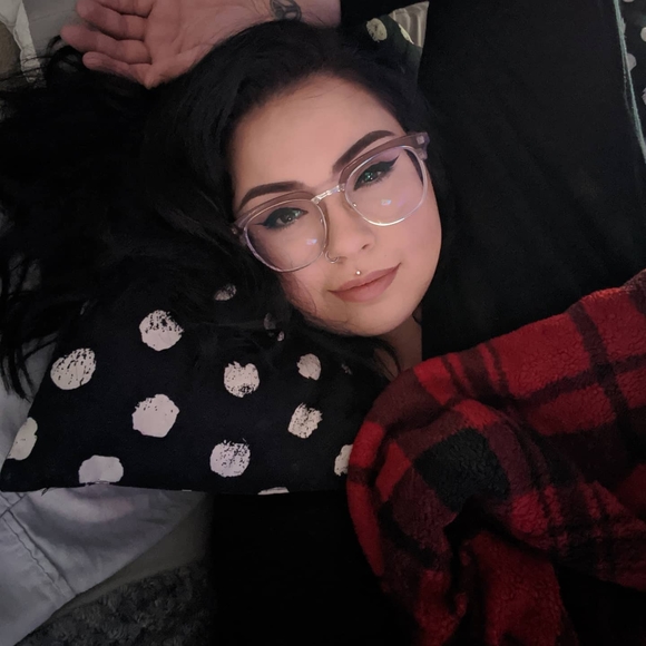 Amanda Donathan - Poshmark Profile Picture of Amanda Donathan (@amanda_donathan) on Poshmark