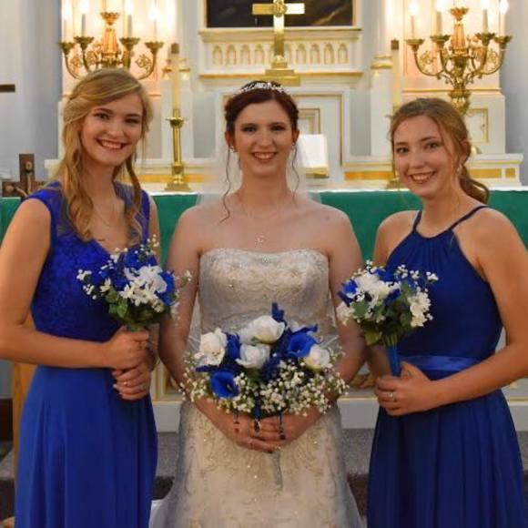 Profile Picture of Alexzi Nottlemann (@alexzijo) on Poshmark