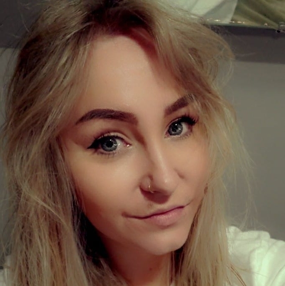 Profile Picture of Sarah Govier (@this_kool_chick) on Poshmark