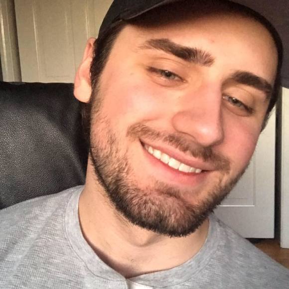 Profile Picture of Austin Tyler (@ryduhhh) on Poshmark