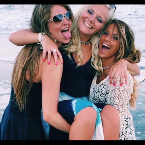 Profile Picture of Mia Canestrale (@mia_canestrale) on Poshmark