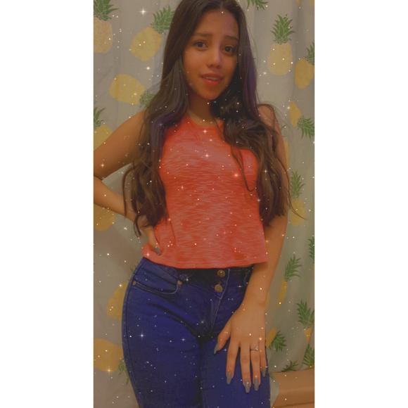 Profile Picture of Mariana Caldas (@luical820) on Poshmark