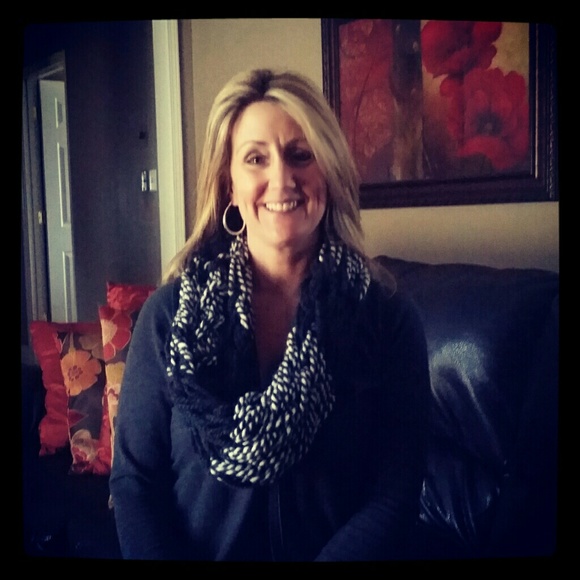 Profile Picture of Lisa Ebert (@runner_girl15) on Poshmark