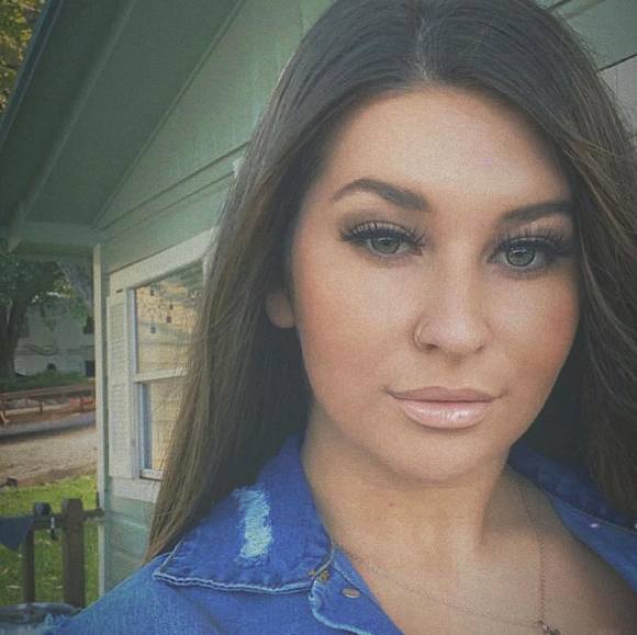 Profile Picture of Raegan Holt (@raeganholt2) on Poshmark