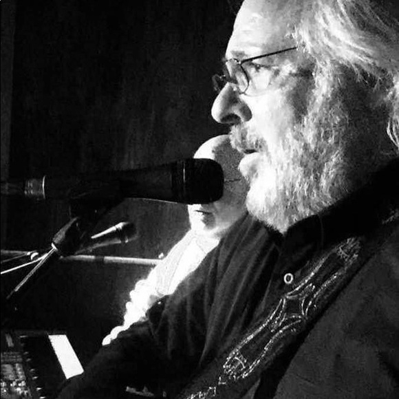 Profile Picture of Steven Mednick (@stevemednick) on Poshmark