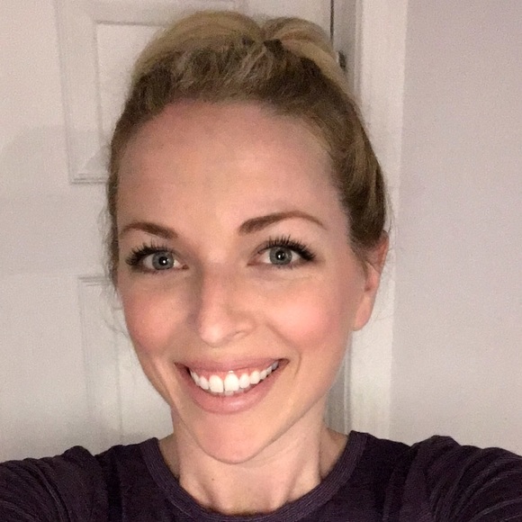 Profile Picture of Alison Kempkey (@alisonjanek) on Poshmark