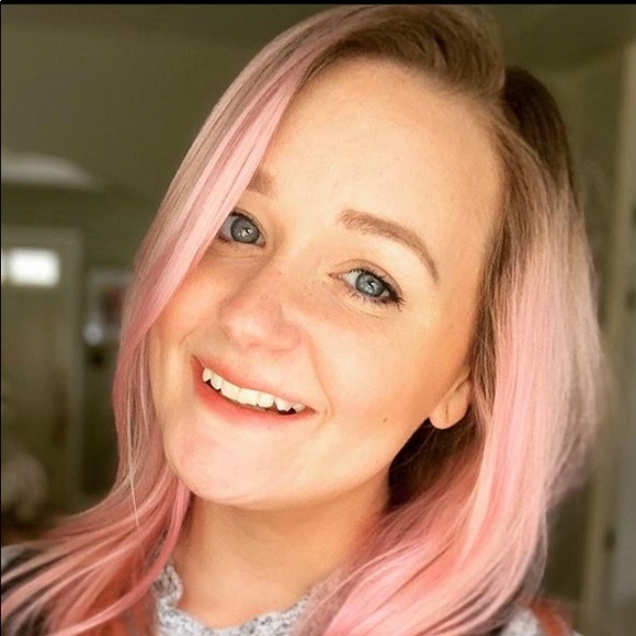 Profile Picture of Stacey Robert (@staceyrobert) on Poshmark