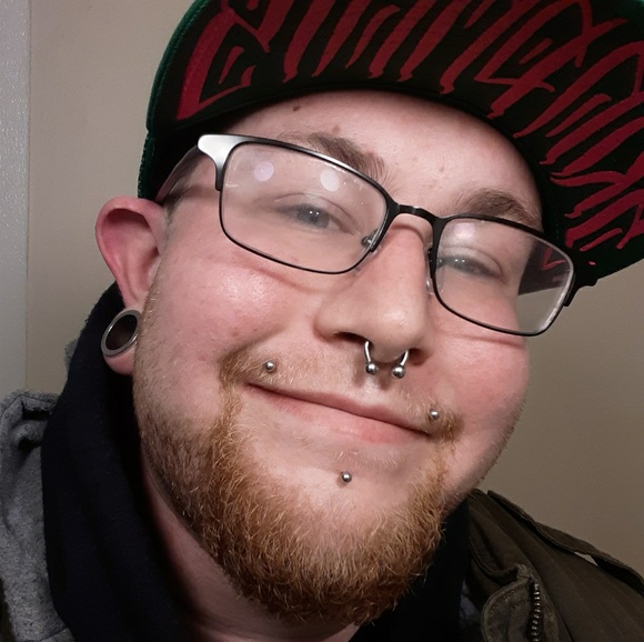 Profile Picture of Eason Alexander (@easonalexander) on Poshmark