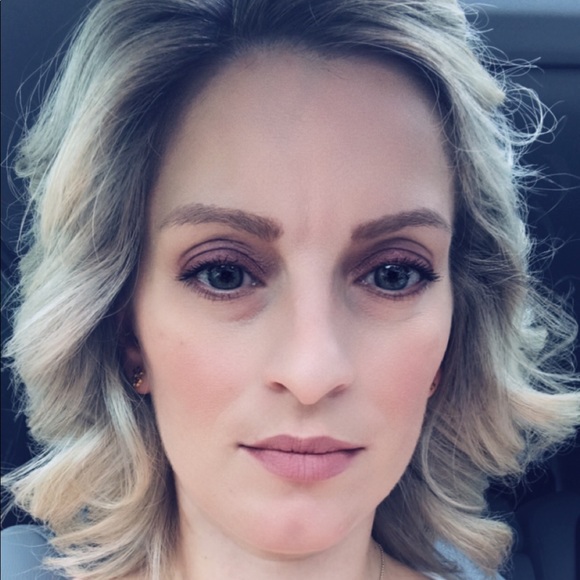 Nicole Cecola - Poshmark Profile Picture of Nicole Cecola (@nicolececola) on Poshmark