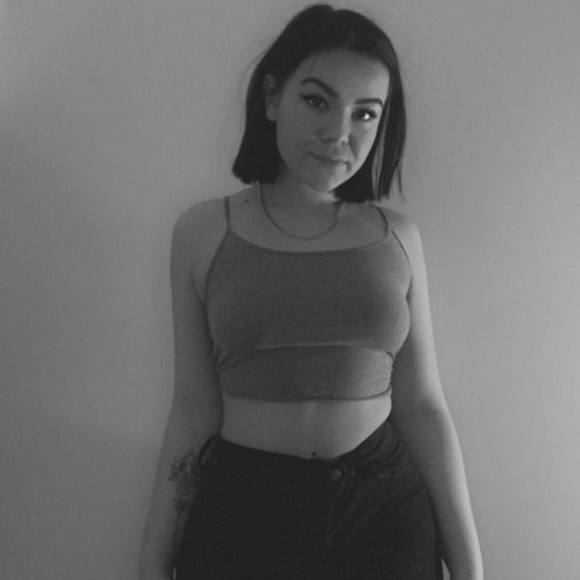 Profile Picture of Tori Lloyd (@torilloyd6923) on Poshmark