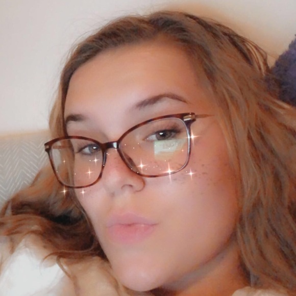 Profile Picture of Elizabeth Ohmes (@katelyn_e_ohmes) on Poshmark
