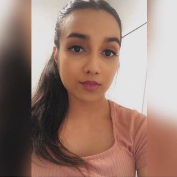 Profile Picture of Aartie Nandcoomar (@aartie12) on Poshmark