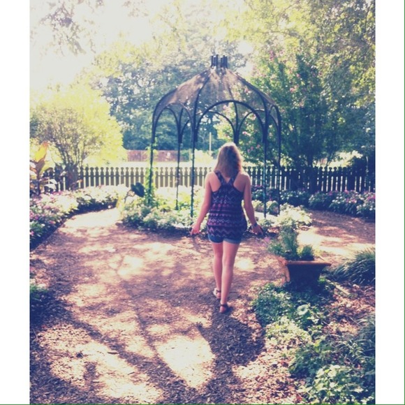 Profile Picture of Julia Carrington (@jcmarie118) on Poshmark