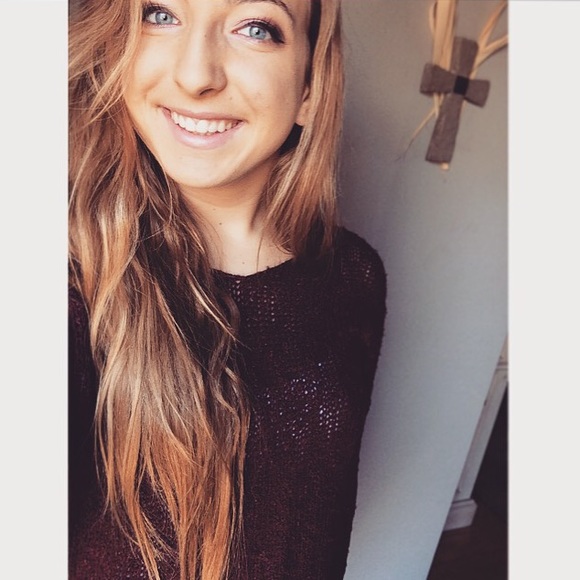 Profile Picture of Juli Kloza (@julikloz) on Poshmark