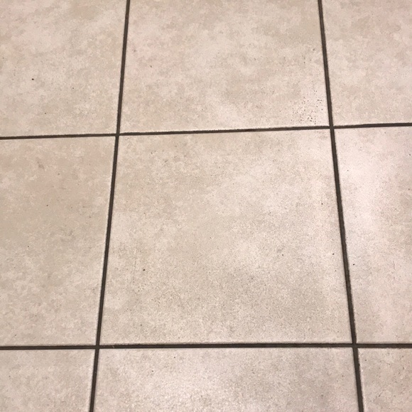 Profile Picture of Alex Banda (@lexxssa) on Poshmark