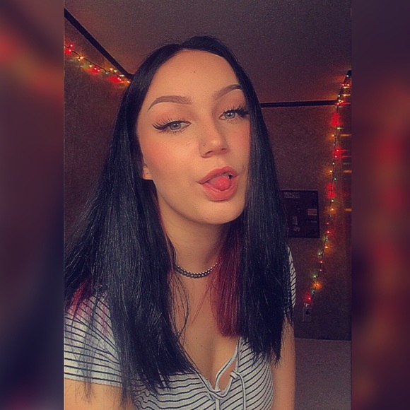 Profile Picture of Tegan Heilemann (@tegan5888) on Poshmark