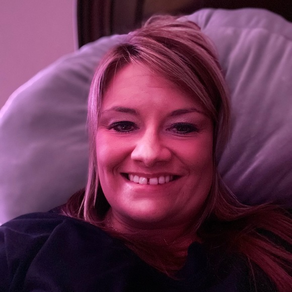 Profile Picture of Jennifer Brightwell (@jenniferbrightw) on Poshmark