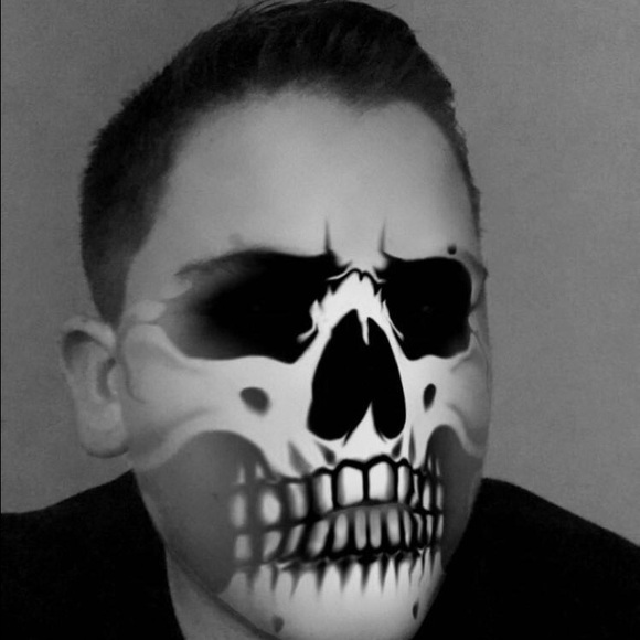 Profile Picture of Braedon Lenon (@lenonba) on Poshmark