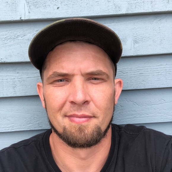 Profile Picture of Aaron Reiten (@areiten) on Poshmark