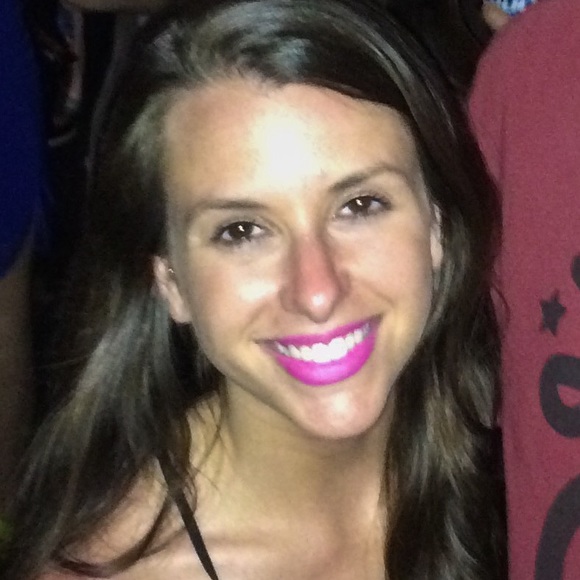 Profile Picture of Kayla Toscano (@kaylat288) on Poshmark