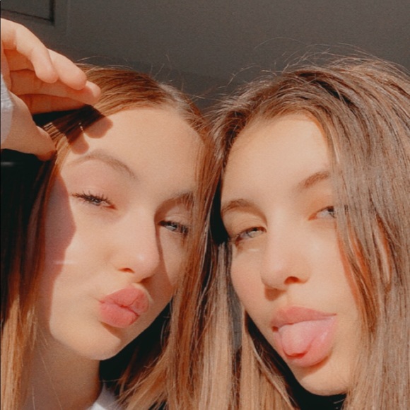 Profile Picture of Sarah Schindelheim (@sarahschin15) on Poshmark