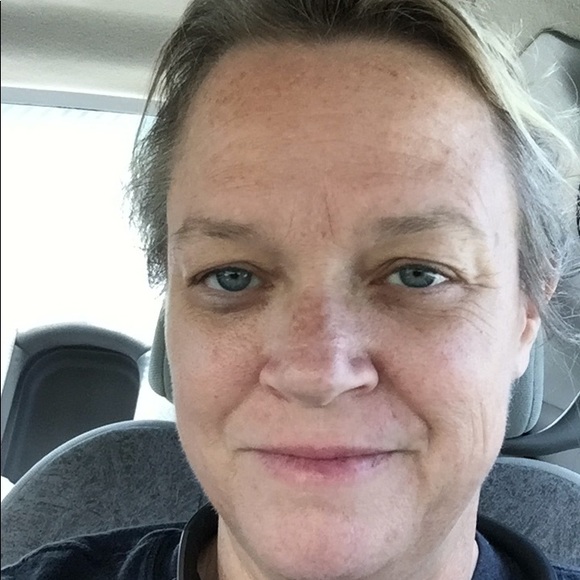 Profile Picture of Rochele Hawn (@rochele013) on Poshmark