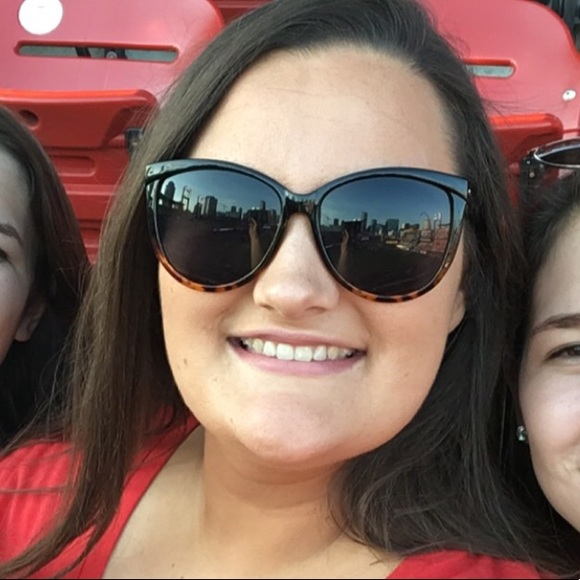 Profile Picture of Justine Howell (@jhowell98) on Poshmark