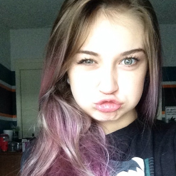 Profile Picture of Alexandra Mosher (@420unicorn) on Poshmark