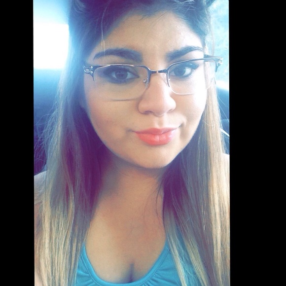 Profile Picture of Caprise Fierro (@caprisef7172) on Poshmark