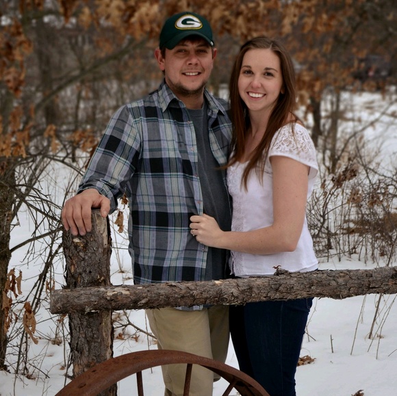 Profile Picture of Stephanie Jaminski (@sgold2010) on Poshmark