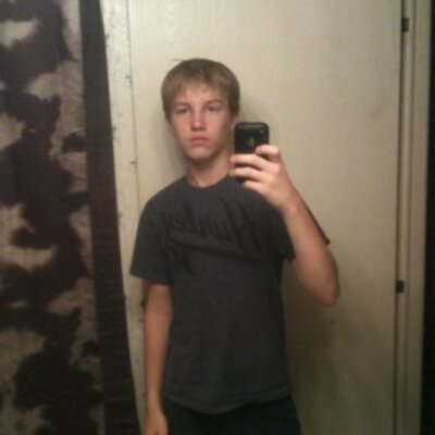 Profile Picture of Buddy Willis (@yourmomonatable) on Twitter