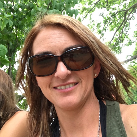 Profile Picture of Sharon Testa (@testa906) on Poshmark