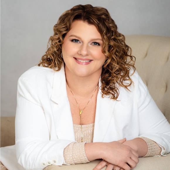 Profile Picture of Heather Chadwick (@heather_thrifts) on Poshmark