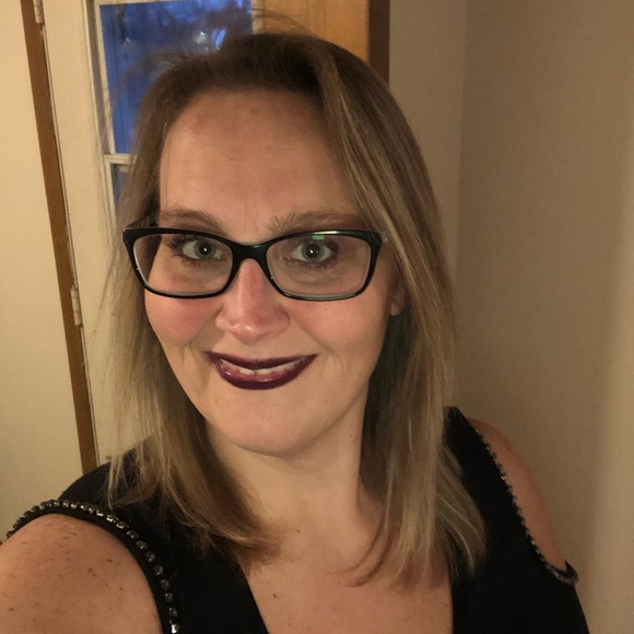 Profile Picture of Jen Jacomet (@jacomet7) on Poshmark