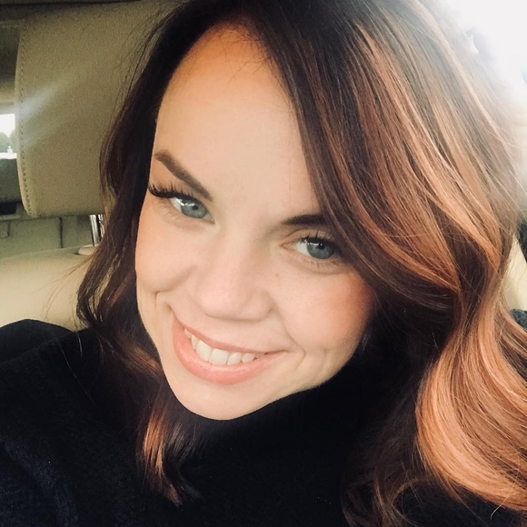 Profile Picture of Marisa Mayall (@mamayall) on Poshmark