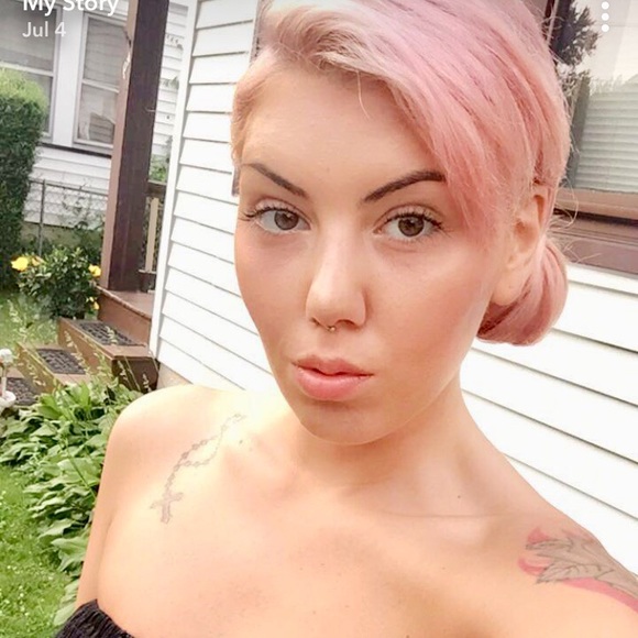 Profile Picture of Nicnicolette Damico (@nickydamicox) on Poshmark