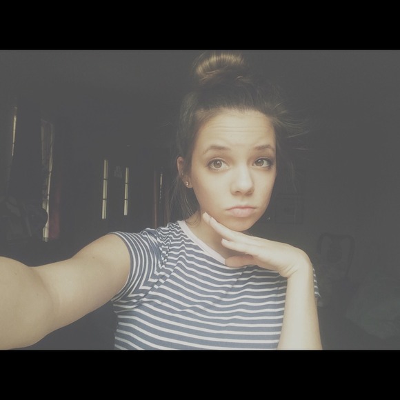 Profile Picture of Elizabeth Kardos (@elizabethk1) on Poshmark