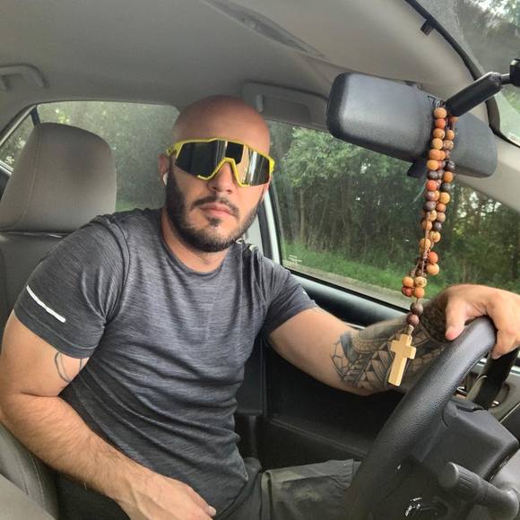 Profile Picture of Daniel Arango (@danip8690) on Poshmark