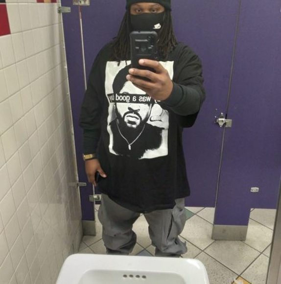 Profile Picture of Larry Dumas (@dumaslarry18) on Poshmark