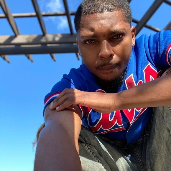 Profile Picture of Michael Barringer (@mike_b_1992) on Poshmark