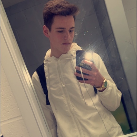 Profile Picture of Luke Kelly (@lukekelly123) on Poshmark