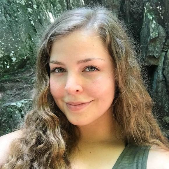 Profile Picture of Hannah Afman (@hafman) on Poshmark