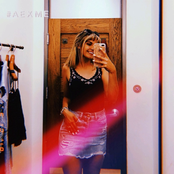 Profile Picture of Hannah Maynard (@hannahhmaynardd) on Poshmark
