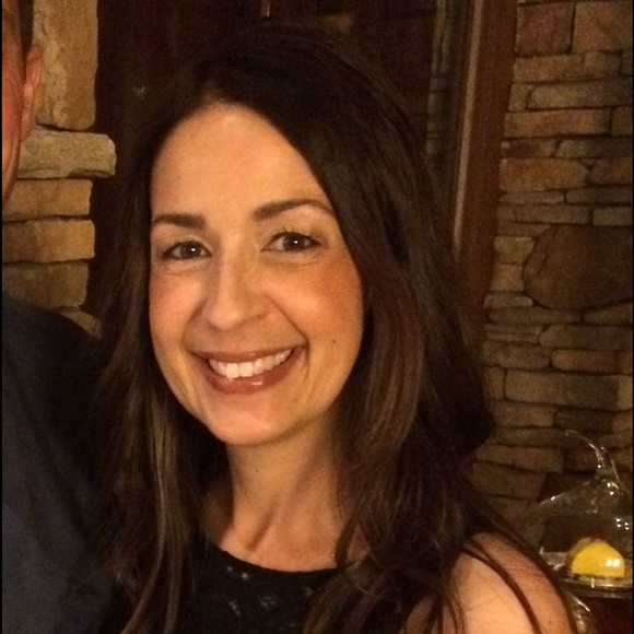 Profile Picture of Jeannette Leingang (@jleingang) on Poshmark