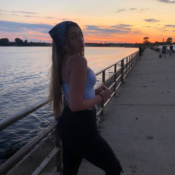 Profile Picture of Jacqueline Casey (@jackieecasey) on Poshmark