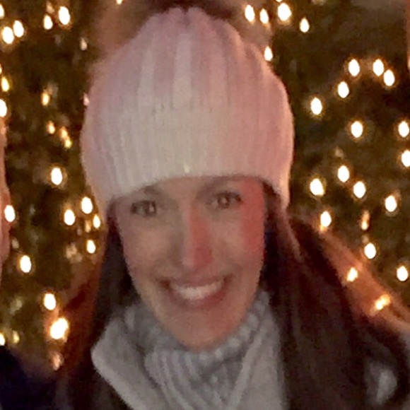 Profile Picture of Julia Bacon (@jbacs) on Poshmark