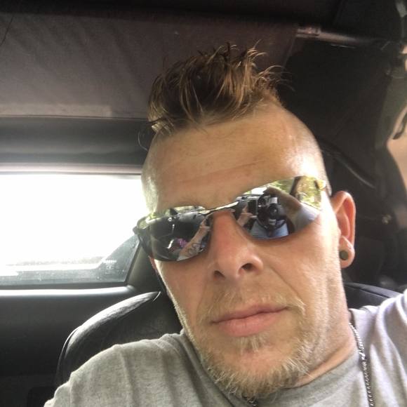 Profile Picture of Jason Isbell (@isbelljason612) on Poshmark