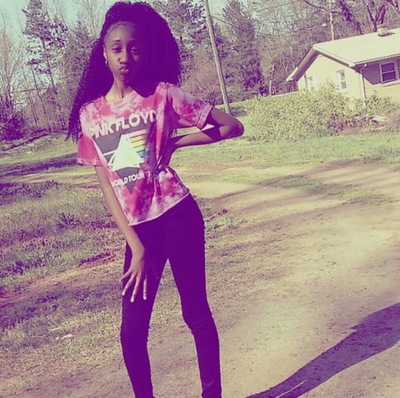 Profile Picture of Tazaria Glaspy (@tzzz17) on Poshmark